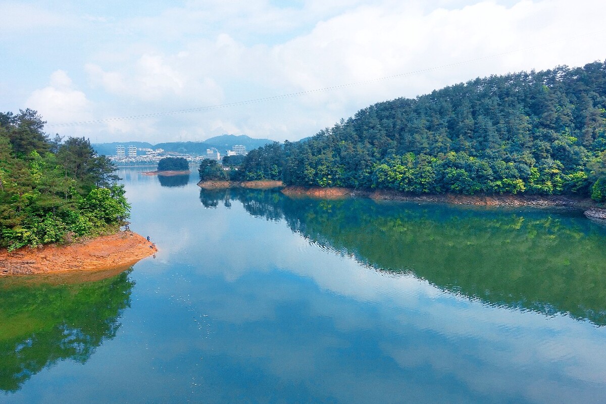 云南省红河州绿春县：绿水青山四季如春(图1)